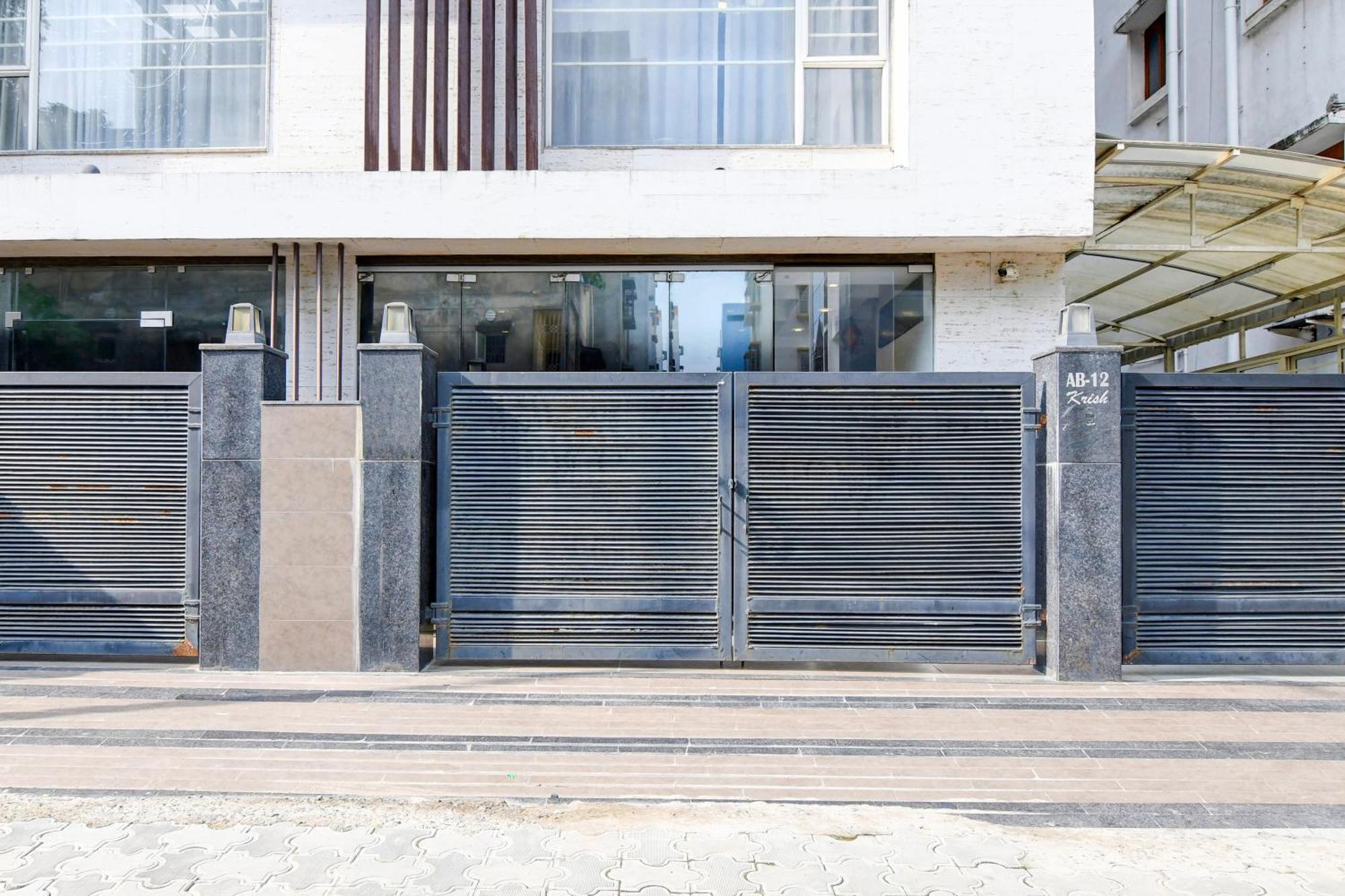 Super Townhouse New Town Formerly Krish Residency Calcutta Extérieur photo